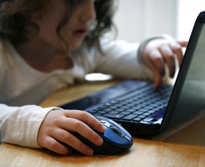 girl on computer 